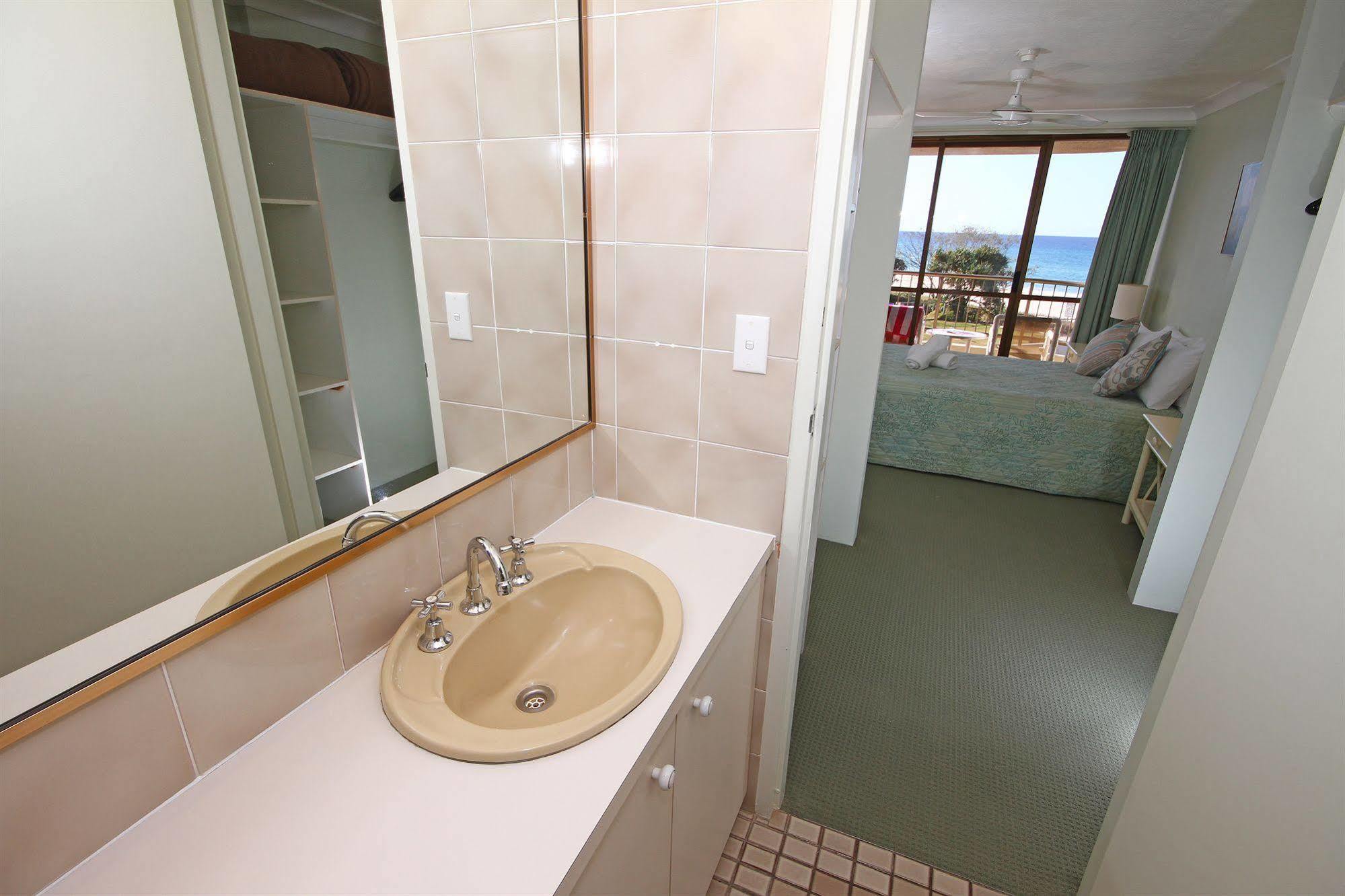 San Simeon Beachfront Apartments Tugun Gold Coast Exterior foto